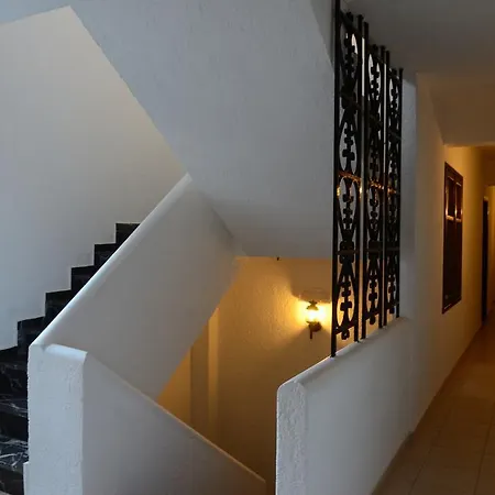 Melpo Готель Херсонісос